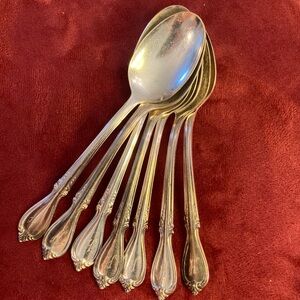 Set of 7 Wm Rogers Mfg Silverplate Dinner Spoons in Memory Pattern | 1960s